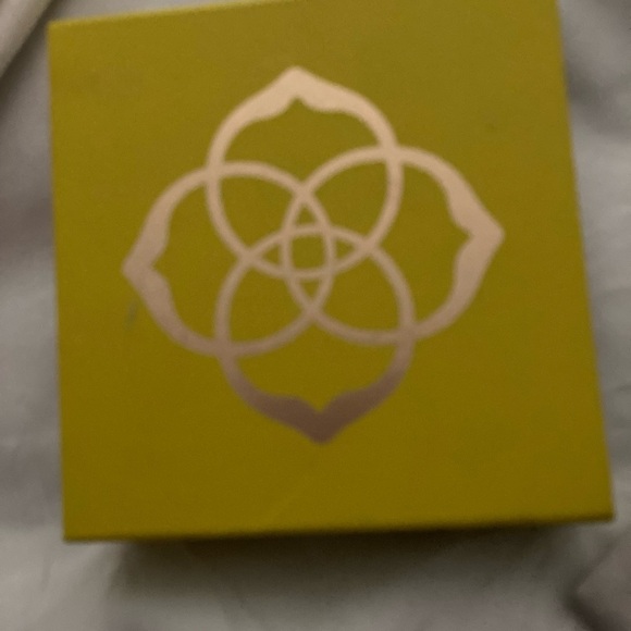 Kendra Scott Silver and White Bar Necklace with Box and Dust Bag NWT Think 🎄🌲🎅🎁 - Picture 3 of 6